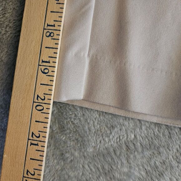 Chico's Fabulously Slimming Women's Capri Pants 0 (Small 4) Tan Mid Rise EUC - Picture 3 of 7